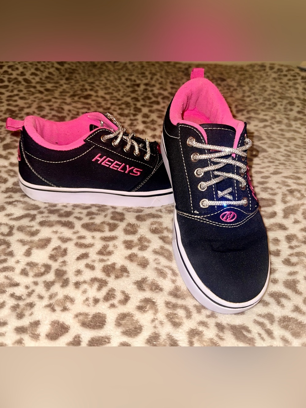 Heelys Pro 20 Size 4 w/ Wheels & Rhinestone Laces